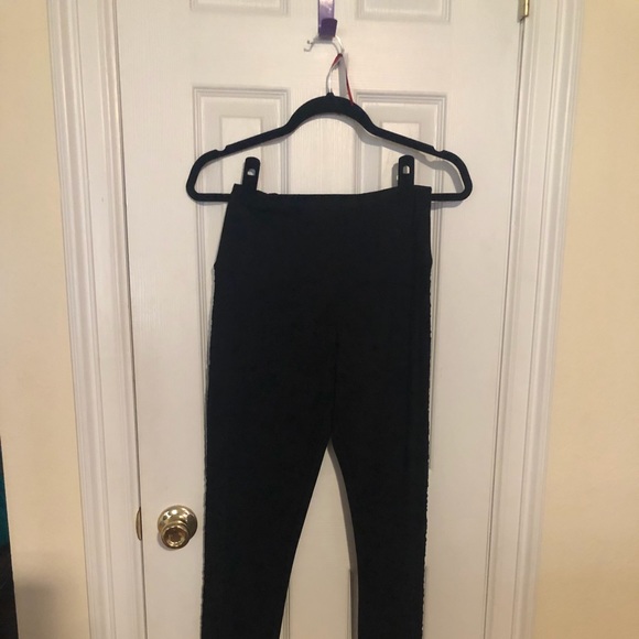 Ruby Ribbon Leggings - Picture 5 of 5